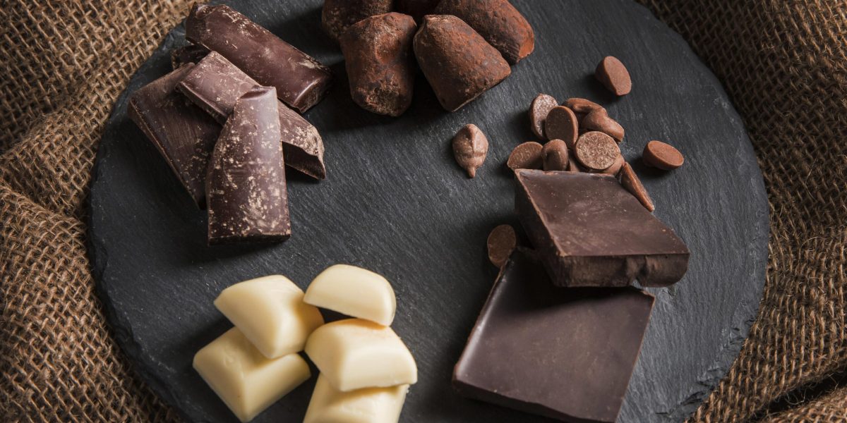 high-angle-sweet-chocolate-arrangement-dark-board